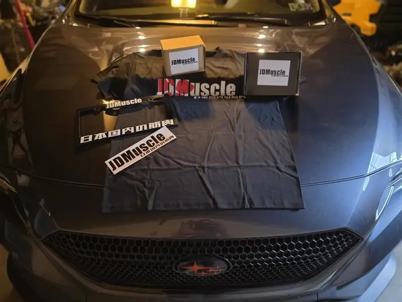 JDMuscle sponsor package on the hood: shirt, plate frame, banner and stickers