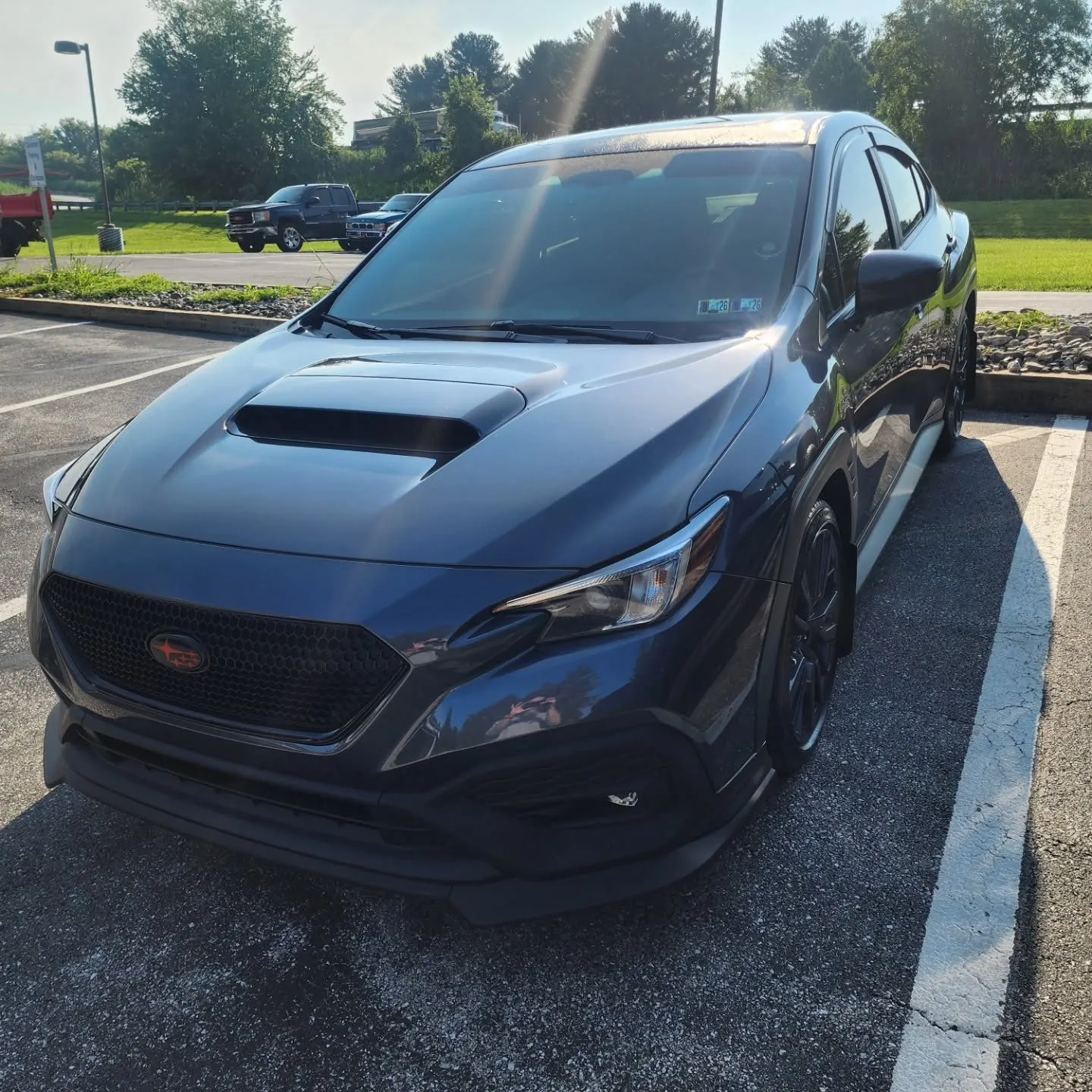 Hood scoop in the sun