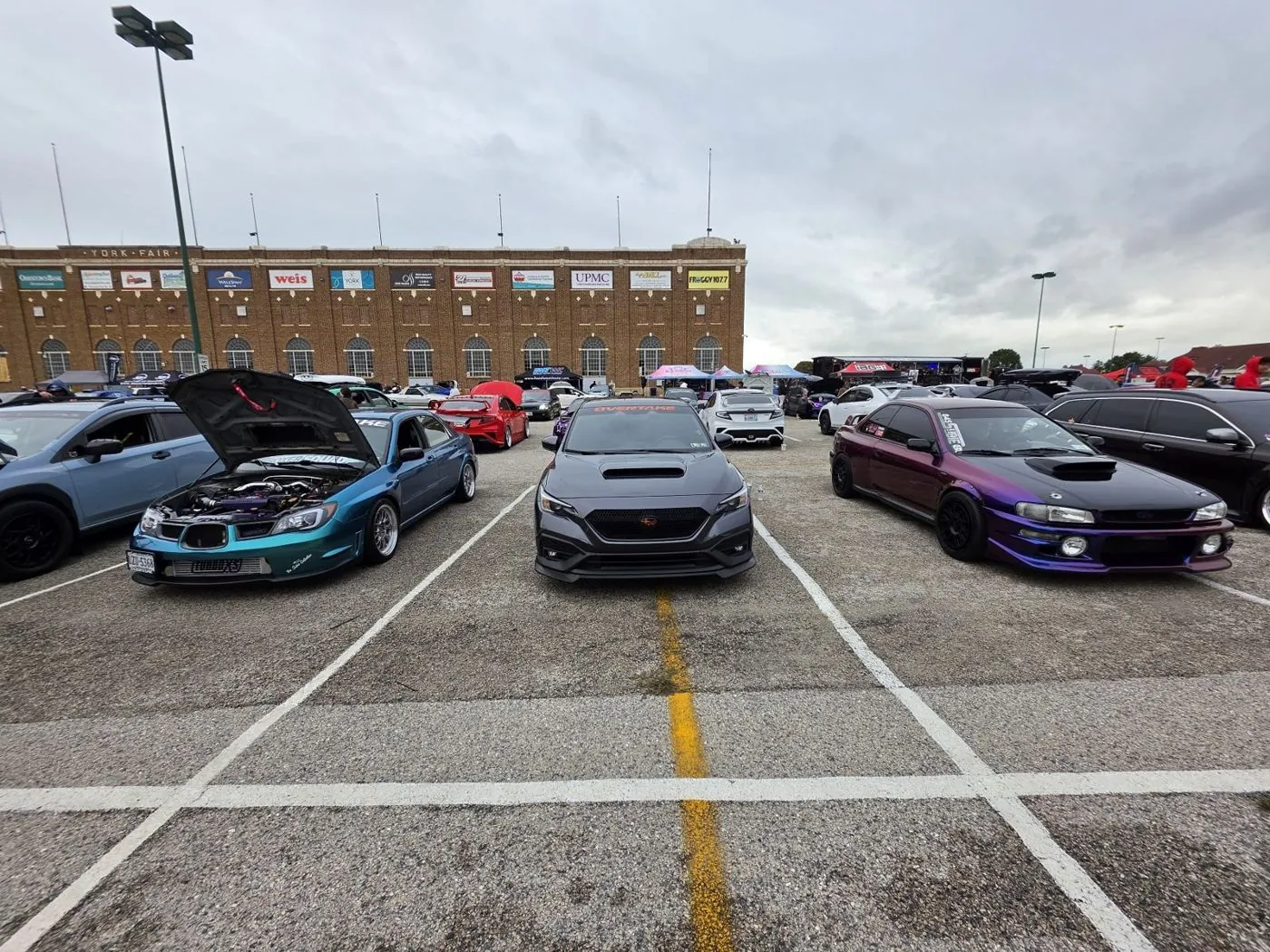 The Boxerfest show row with Fenrir in the middle