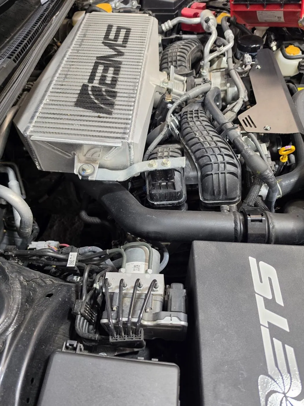 Top mount and ETS airbox
